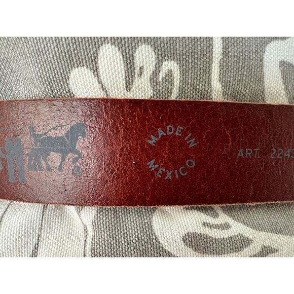LEVI'S Brown Genuine Leather Belt Size 80/32 Small Made in Mexico NWT - Picture 5 of 6